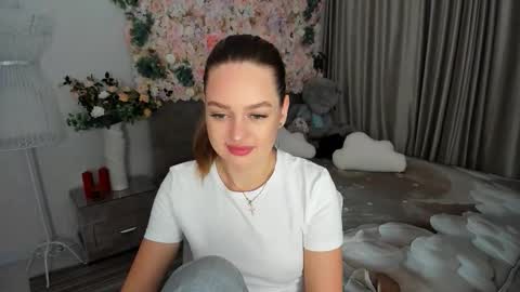 Snapshot of miraclecurly chatting on 15, 10, 2025 Emma online show from 15, 10, 2025