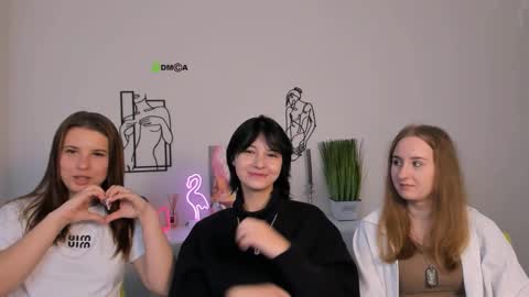 Snapshot of miraella chatting on 23, 9, 2025 Mira online show from 23, 9, 2025