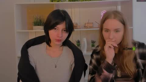 Snapshot of miraella chatting on 11, 10, 2025 Mira online show from 11, 10, 2025