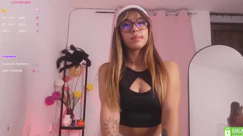 Snapshot of miranditaa chatting on 30, 10, 2025 MIRANDA HERNANDEZ online show from 30, 10, 2025