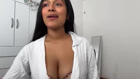 Snapshot of mirella_beck chatting on 28, 10, 2025 Mirella online show from 28, 10, 2025