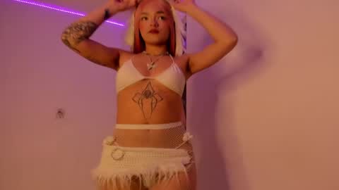 Misa Independent model online show from 8, 12, 2024