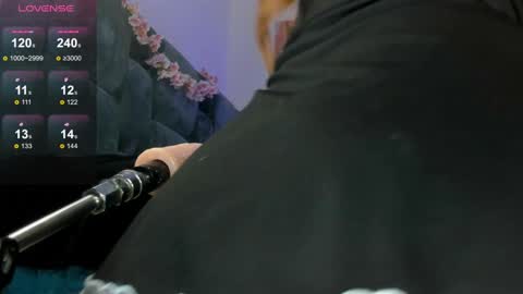 Annie  dont forget to thumbs up me  online show from 28, 12, 2024