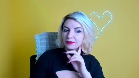 Snapshot of mishelle_blondie chatting on 3, 12, 2025 Mishelle online show from 3, 12, 2025