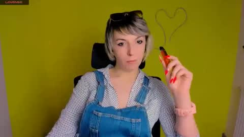 Snapshot of mishelle_blondie chatting on 27, 4, 2026 Mishelle online show from 27, 4, 2026