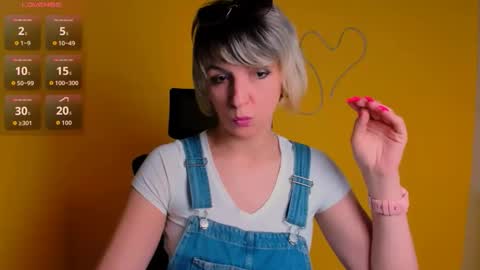 Snapshot of mishelle_blondie chatting on 28, 4, 2026 Mishelle online show from 28, 4, 2026