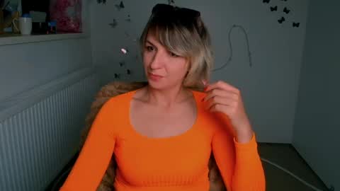 Snapshot of mishelle_blondie chatting on 16, 6, 2026 Mishelle online show from 16, 6, 2026