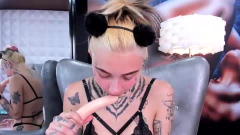 miss___angel online show from 11, 2, 2025