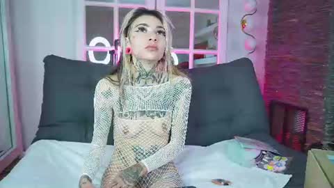 miss___angel online show from 13, 6, 2026