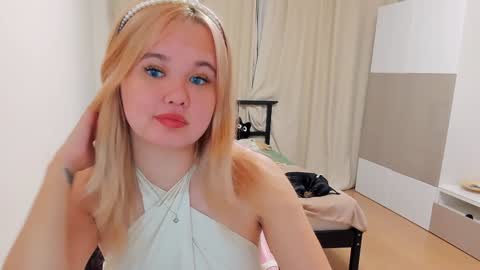 Snapshot of miss__selena chatting on 27, 12, 2024 miss__selena online show from 27, 12, 2024