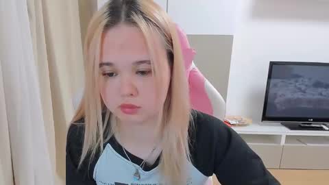 Snapshot of miss__selena chatting on 18, 2, 2025 miss__selena online show from 18, 2, 2025