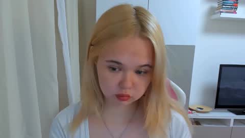 Snapshot of miss__selena chatting on 6, 3, 2025 miss__selena online show from 6, 3, 2025