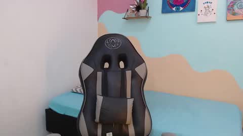 Akemi 3 online show from 6, 3, 2025