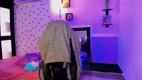 Akemi 3 online show from 11, 9, 2025