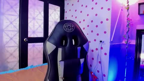 Akemi 3 online show from 27, 10, 2025