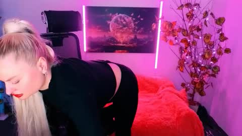 Snapshot of miss_alice_silver chatting on 19, 10, 2025 miss_alice_silver online show from 19, 10, 2025