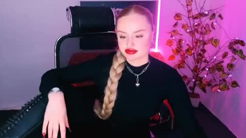 Snapshot of miss_alice_silver chatting on 24, 11, 2025 miss_alice_silver online show from 24, 11, 2025