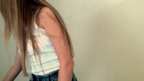 Snapshot of miss_angelina_ chatting on 12, 9, 2025 Angelina online show from 12, 9, 2025