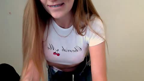 Snapshot of miss_angelina_ chatting on 16, 10, 2025 Angelina online show from 16, 10, 2025