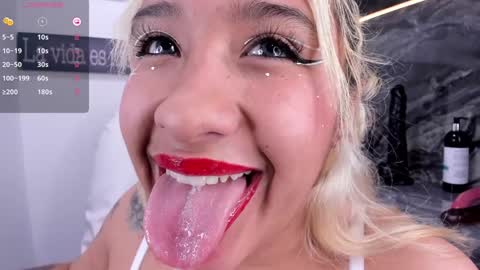 Snapshot of miss_danika chatting on 13, 12, 2024 Danika online show from 13, 12, 2024
