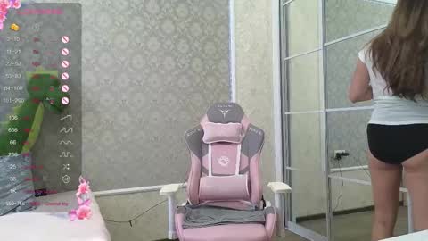 Snapshot of miss_divora chatting on 12, 10, 2025 miss_divora online show from 12, 10, 2025