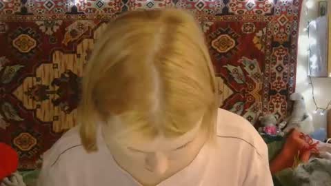 Snapshot of miss_elistia_ chatting on 22, 10, 2025 Elis online show from 22, 10, 2025