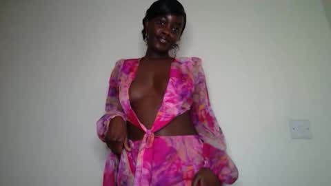 SensuElle  WHAT I DONT SHOW HERE... YOULL ONLY SEE IN PRIVATE  online show from 15, 9, 2025