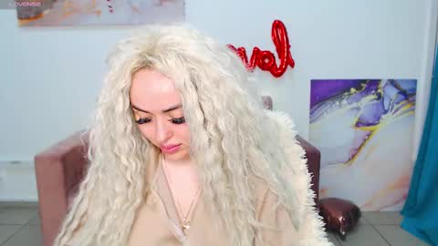 Snapshot of miss_kiten chatting on 19, 2, 2025 miss_kiten online show from 19, 2, 2025