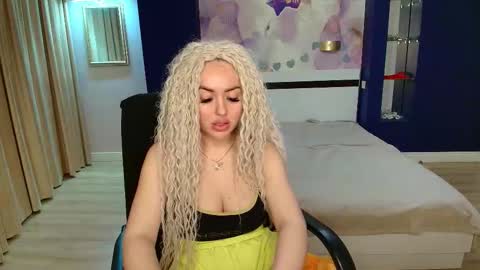 miss_kiten online show from 9, 11, 2025