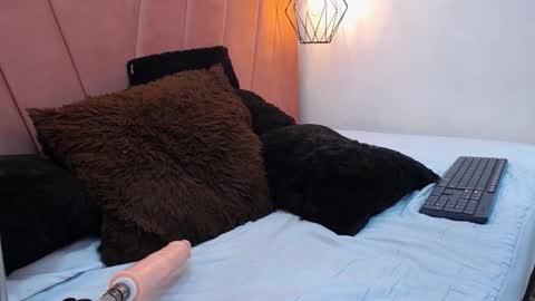 Snapshot of miss_m1a chatting on 26, 11, 2025 mia online show from 26, 11, 2025