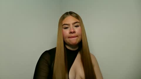Snapshot of miss_sophie1 chatting on 10, 5, 2026 sophi 3 online show from 10, 5, 2026