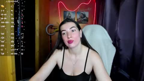 Snapshot of miss_tasy chatting on 19, 11, 2025 Melanie January 15th is my birthday there will be an interesting show online show from 19, 11, 2025