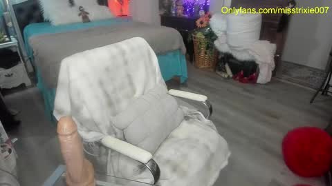 Snapshot of miss_trixie chatting on 13, 11, 2025 Trixie007 online show from 13, 11, 2025