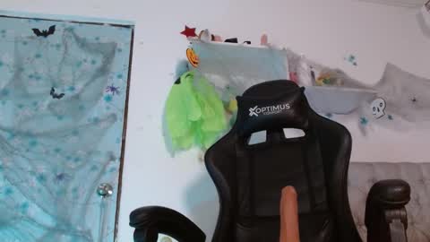 Snapshot of miss_valery2 chatting on 17, 10, 2025 hanna online show from 17, 10, 2025