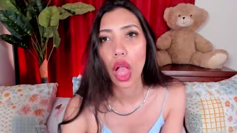 Snapshot of miss_veronica2 chatting on 21, 10, 2025 Miss Veronica online show from 21, 10, 2025