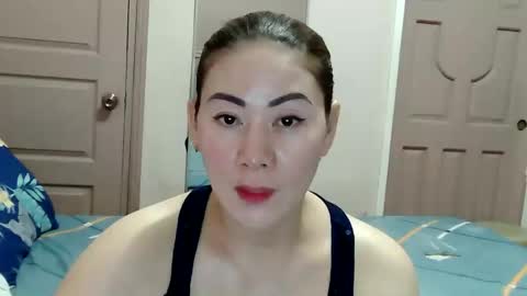 HOT MOMMY ZEPHYR online show from 22, 2, 2026