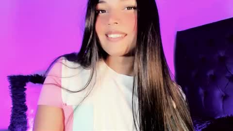 Snapshot of miss_zz chatting on 28, 10, 2025 miss_zz online show from 28, 10, 2025