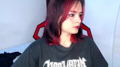 Snapshot of missakamee_420 chatting on 5, 1, 2025 violeta online show from 5, 1, 2025