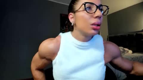 Alesyamuscledoll online show from 5, 4, 2026