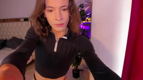 Mis Ari online show from 12, 11, 2025