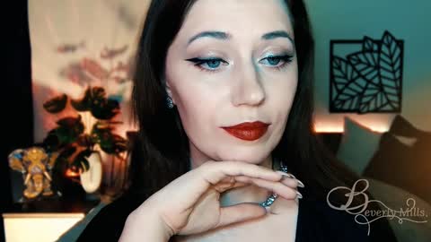 The divine Beverly online show from 5, 2, 2025