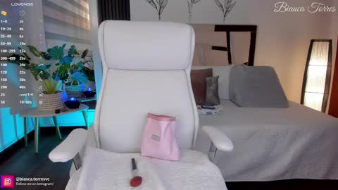 Bianca Torres online show from 13, 2, 2025