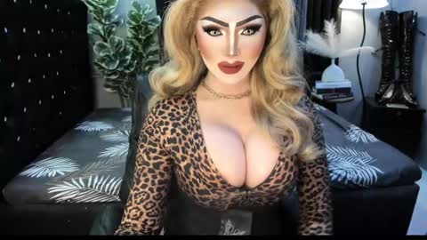 Snapshot of misschannel4sub chatting on 15, 10, 2025 PRIESTESS CHANNEL online show from 15, 10, 2025