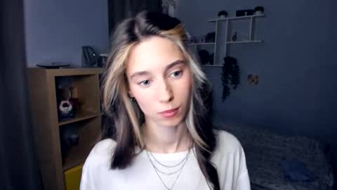 Snapshot of misschaotic_ chatting on 9, 9, 2025 Shelley online show from 9, 9, 2025