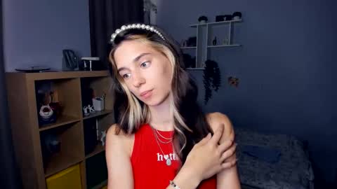 Snapshot of misschaotic_ chatting on 10, 9, 2025 Shelley online show from 10, 9, 2025