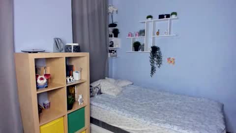 Snapshot of misschaotic_ chatting on 12, 9, 2025 Shelley online show from 12, 9, 2025