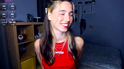 Snapshot of misschaotic_ chatting on 20, 9, 2025 Shelley online show from 20, 9, 2025