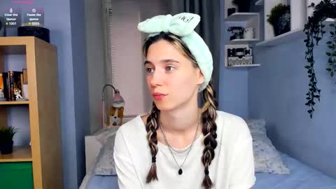 Snapshot of misschaotic_ chatting on 27, 9, 2025 Shelley online show from 27, 9, 2025