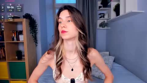 Snapshot of misschaotic_ chatting on 17, 11, 2025 Shelley online show from 17, 11, 2025