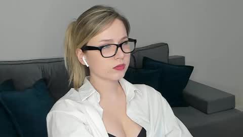 Snapshot of missdariross chatting on 2, 2, 2025 Miss Darina Ross online show from 2, 2, 2025